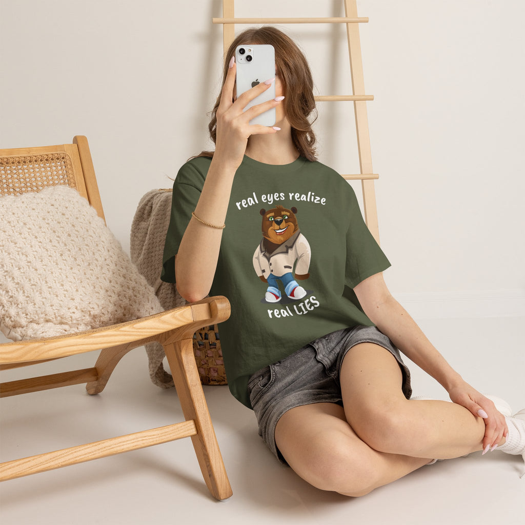 Real eyes realize real lies | Bear T-Shirt