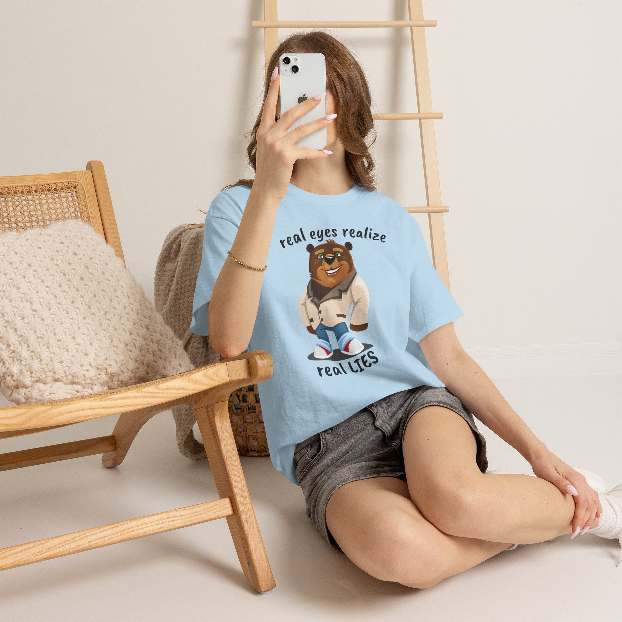 Real eyes realize real lies | Bear T-Shirt